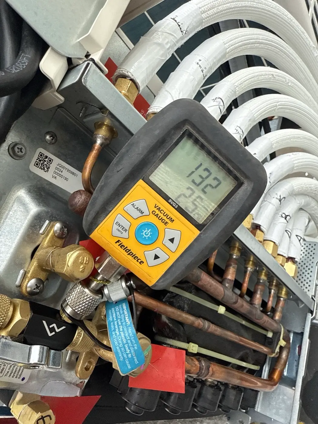 Vacuum test on a multi-zone heat-pump condenser with insulated line sets