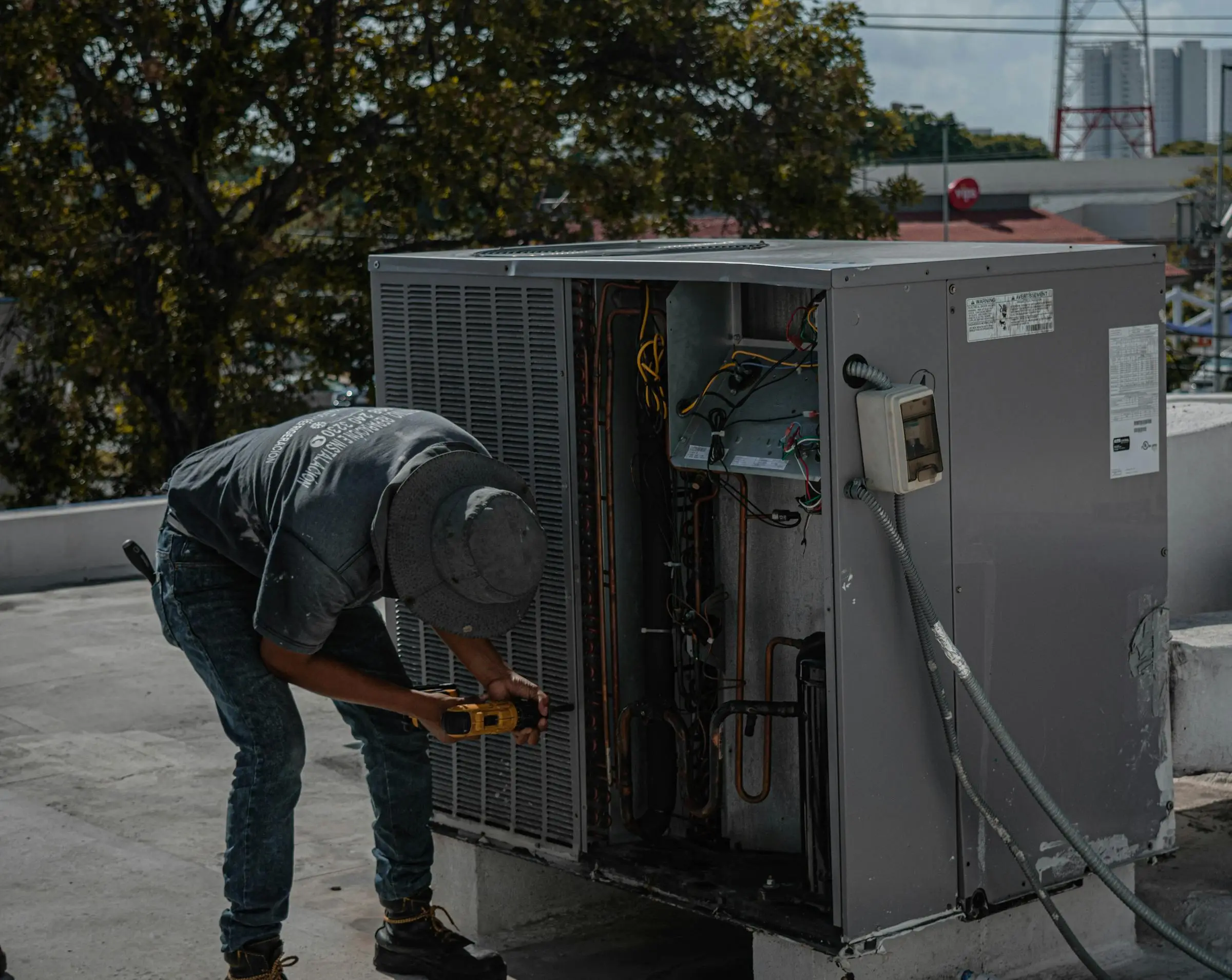 HVAC technician servicing a rooftop air conditioning unit